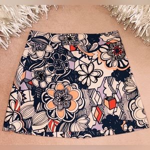 Miniskirt with graphic flower designs